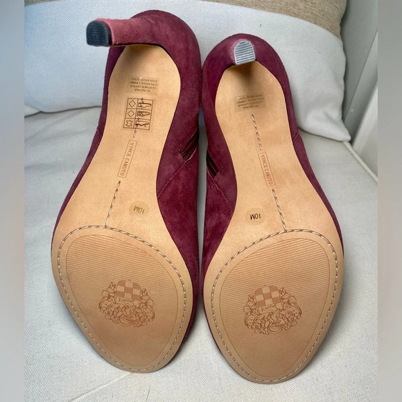 Vince Camuto ‘Kenya’ suede peep toe heels in deep plum / maroon. - Picture 5 of 5